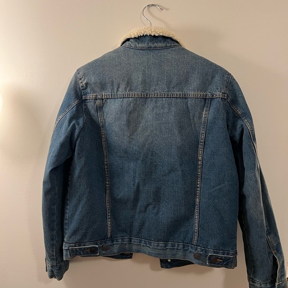 Men’s Faux Shearling Lined Trucker Jean Jacket - Picture 2 of 6